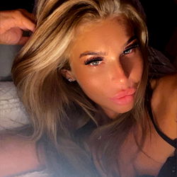 Stunning OnlyFans Model Aprylgrace in Manchester, UK