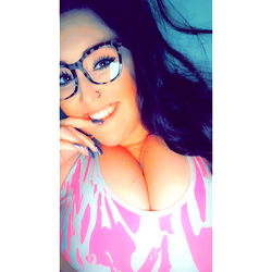 Allie Jo Cox, from Arkansas: Embracing Her Passion for Fashion and Beauty on OnlyFans