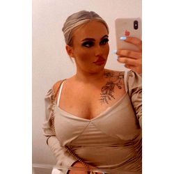 Kayleigh, OnlyFans Model - Aesthetic & Trendy Selfie