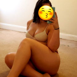 Model AJ from Onlyfans: A seductive pose on a carpeted floor