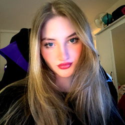 AmberValerija, 20-Year-Old Female Model