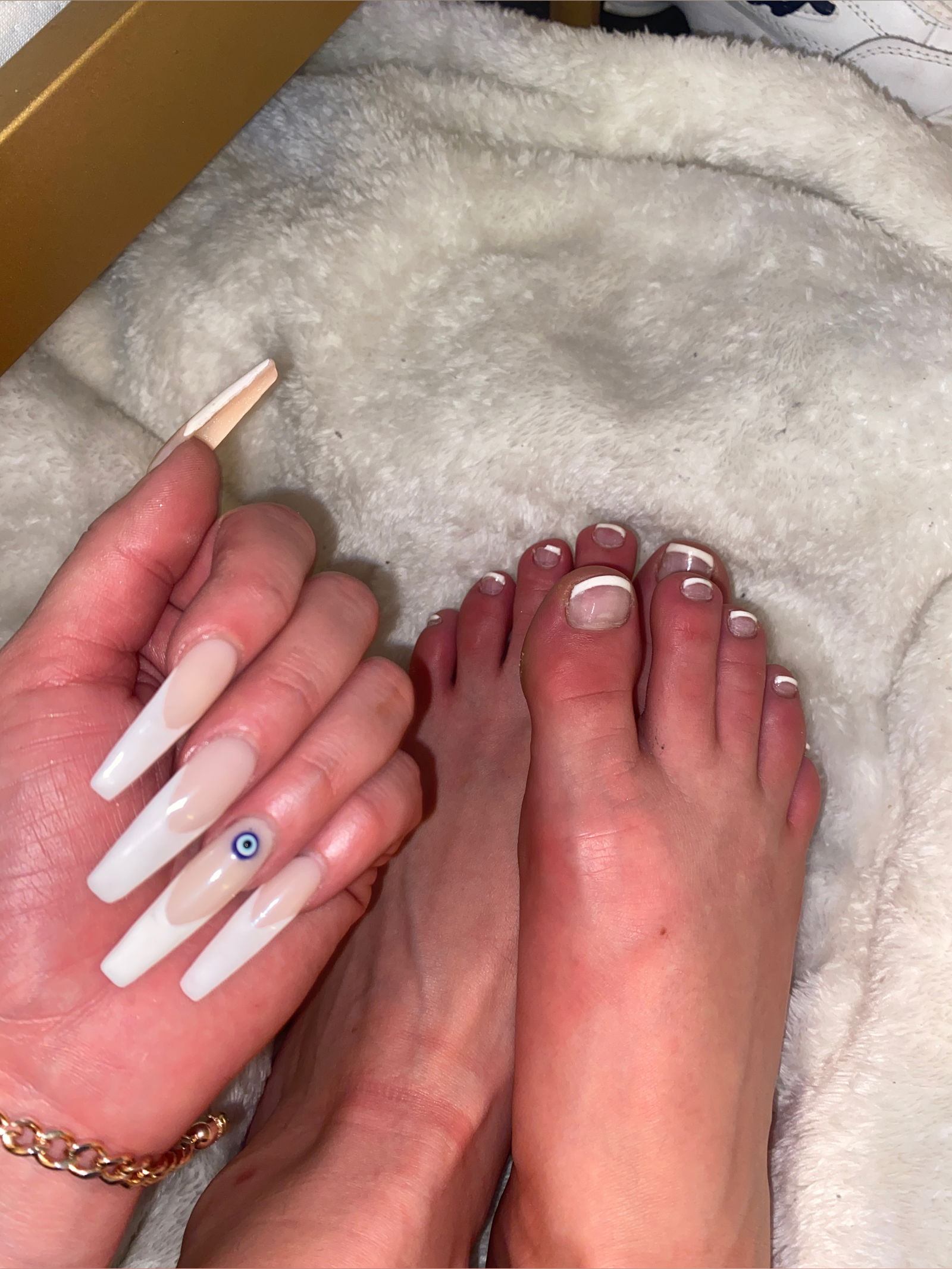 Pretty kitty toes photo