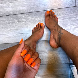 Onlyfans Model Kitagurl Feetx: A Trendy Look with Orange Nails
