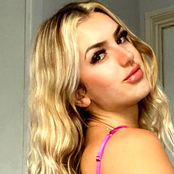 Bella Glow, 21, Female