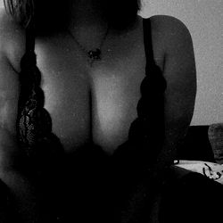 Rosebratcat: An OnlyFans Model, Showcasing Her Style and Gender