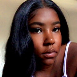 OnlyFans Model Dirtydianadtx Shows Off Her Stylish Look