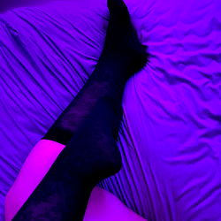 Vinx's Leggy Purple Feet on Bed