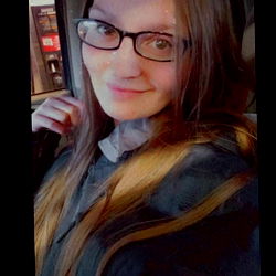 Phytte, the young woman in glasses from Heartland, USA