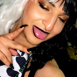 Alex Mitchels: Vibrant Atlanta OnlyFans Model Poses in Colorful Outfit