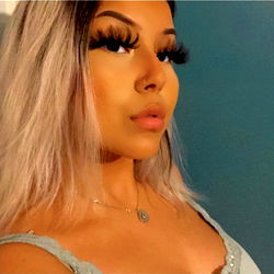 Leah, a 28-year-old model from Saskatchewan on Onlyfans