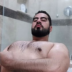 Leon_Gap in a bathroom