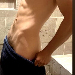 OnlyFans Model Lukas Night - Shirtless Bathroom Mirror Selfie