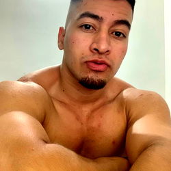 Onlyfans Model Gates from Medellin Posing for Selfie