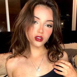 Angela 🌺 - OnlyFans Model