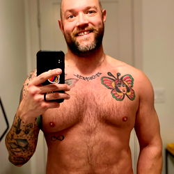 Daddy Cakes: West Coast's Muscular, Tattooed OnlyFans Model