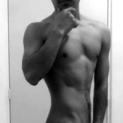 Aisac S.S., a Mexican OnlyFans model, flexes in the mirror