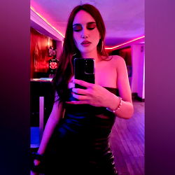 Bella #1 UK GirlDick🍆💦