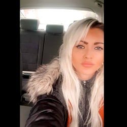 Toni - Instagram-Worthy Model Moment