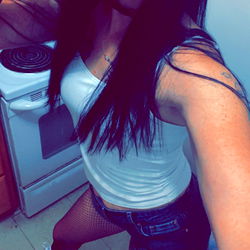 Samantha johns: Nashville TN OnlyFans Model, Striking a Pose in Her Kitchen