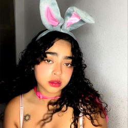 Dess, a 25-year-old female model with Onlyfans tag