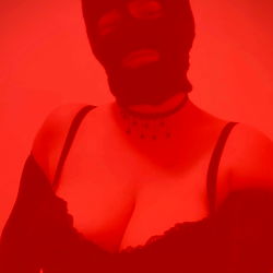 Fantasy Photographer Showcases Onlyfans Model