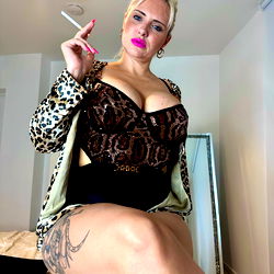 OnlyFans Model Queen of Betas in UK