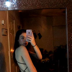 Sultry Model Pose for Selfie