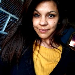 Natygiselle, a woman radiating positivity