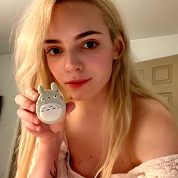 European Tiny Waist Phat Ass Model