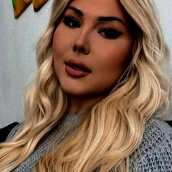 Juli Sky - OnlyFans Model