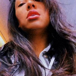 Model Kiara Sousa: Glamour Photography in Goiânia