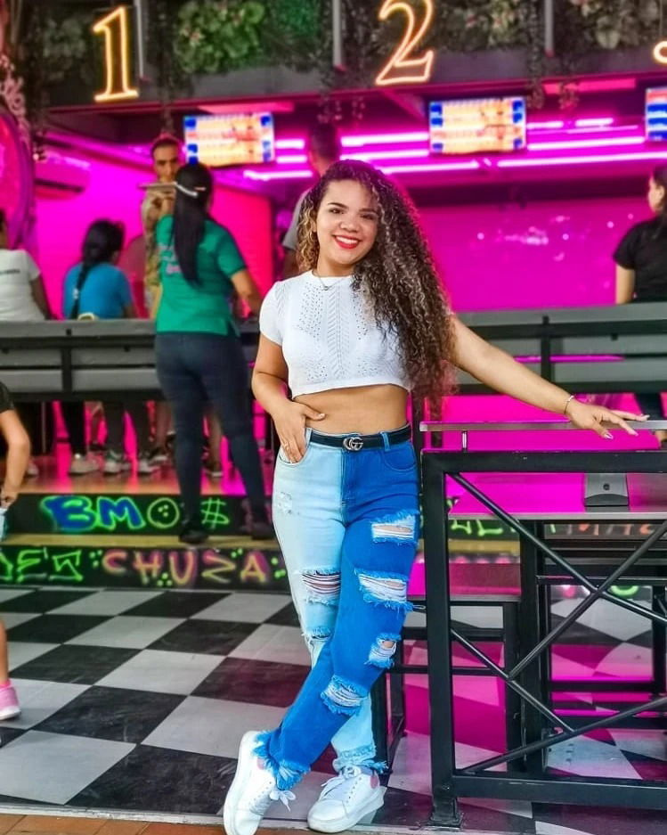 Karolain flores photo