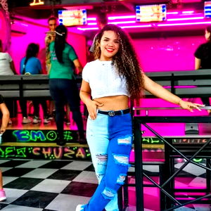 Karolain flores photo