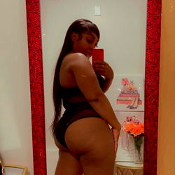 OnlyFans Model 💙Coldest🌃🥶 from Chicago - Showcasing Her Beauty on Instagram