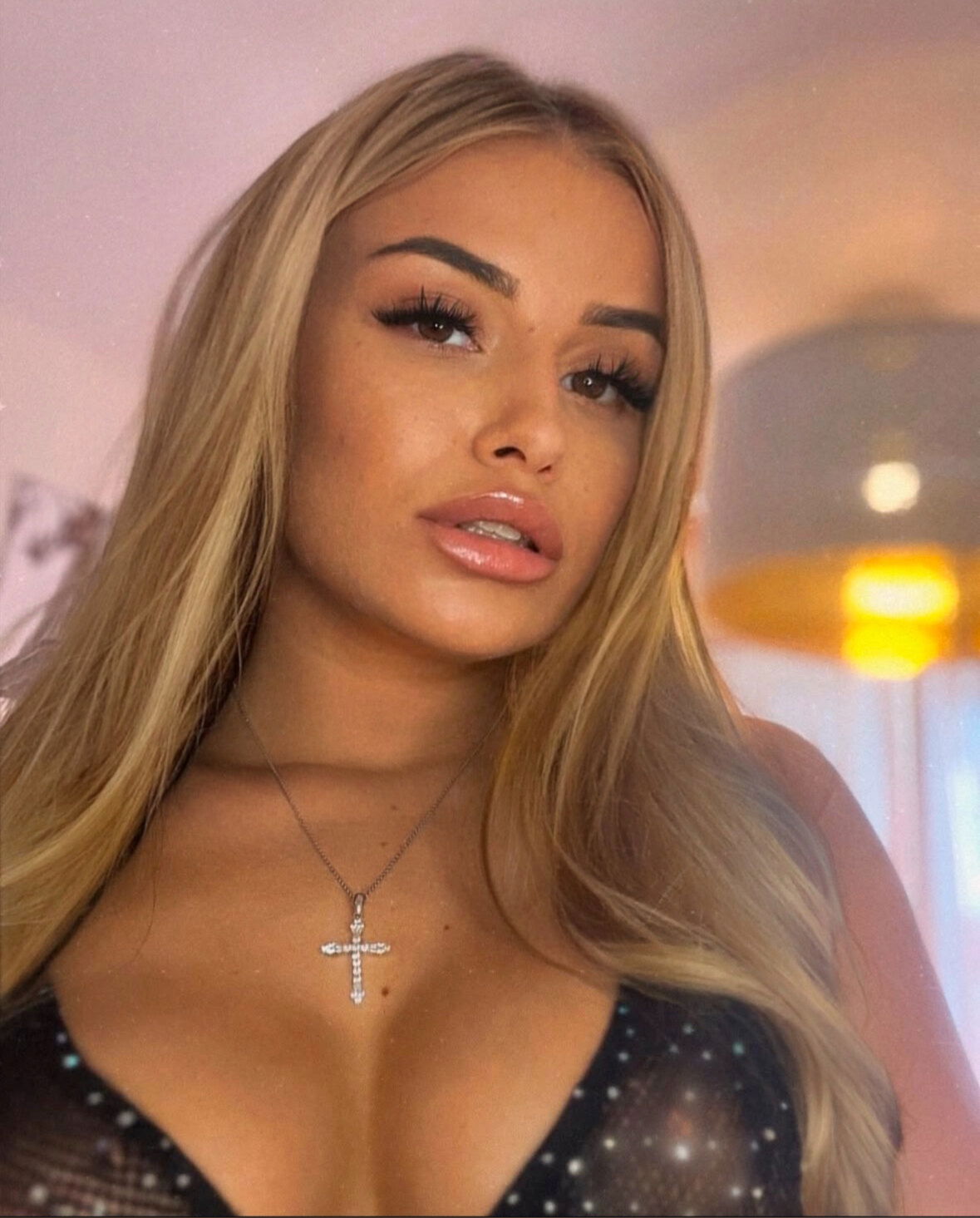 Lea White 🤍💦 photo