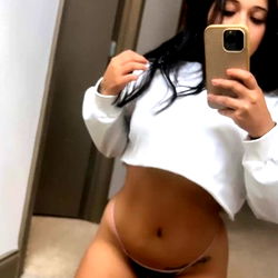 Model Name ❣️BabyJenn❣️ in Intimate Pose