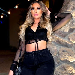 Glamourous Model ❤️‍🔥 Liv ❤️‍♀️ in a Daring Outfit