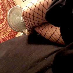 bruised knees baddie photo