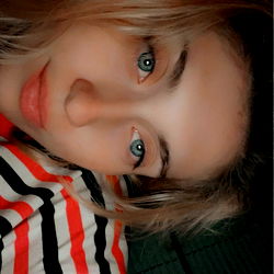 Blurred Selfie of Onlyfans Creator BrookeXO