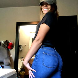 Lain - OnlyFans Model