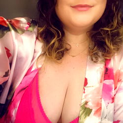 OnlyFans Model Ash Poses in Pink Kimono