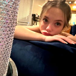 Age: 25, Gender: Female - Onlyfans Model Holly