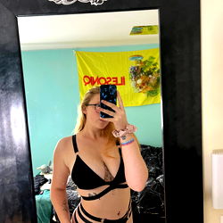OnlyFans Model Mimi in a Lingerie Mirror Selfie