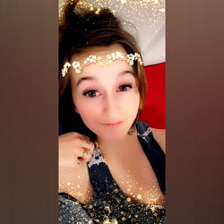 Vicky_xox: A Social Media Influencer in Her Natural Environment