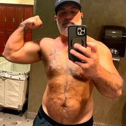 AC, Bodybuilder in Michigan: Gym Selfie