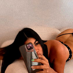 OnlyFans Model Layla: Unfiltered Moment with Photograph of Herself