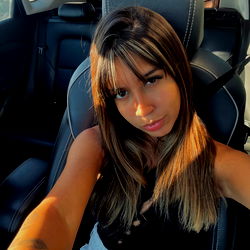 Zoe, A Model with Style and Confidence