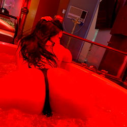 Sofíauuggg, OnlyFans Model in a Bubble Bath