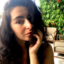 Stylish Inna BG in NYC