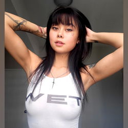 OnlyFans Model ĀƁĢ Sharing a Shirtless Mirror Selfie